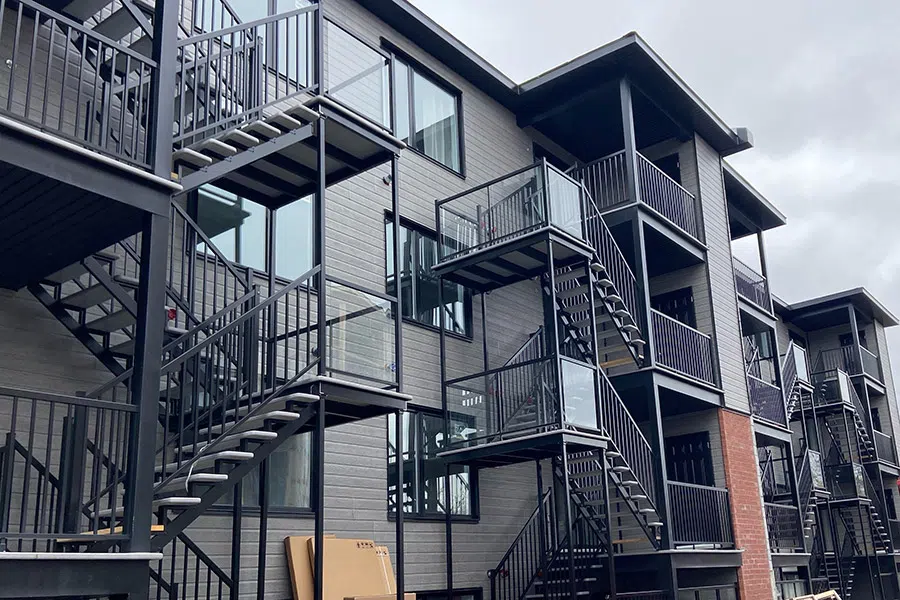 Balcony and railings installed in Candiac by Balcon Techno Fibres