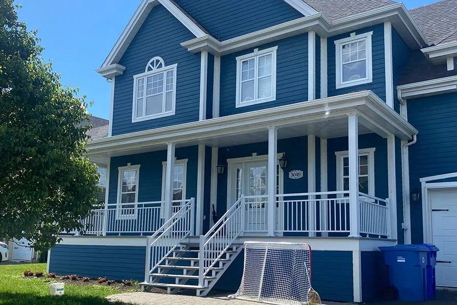 Fiberglass and aluminum balcony in Candiac