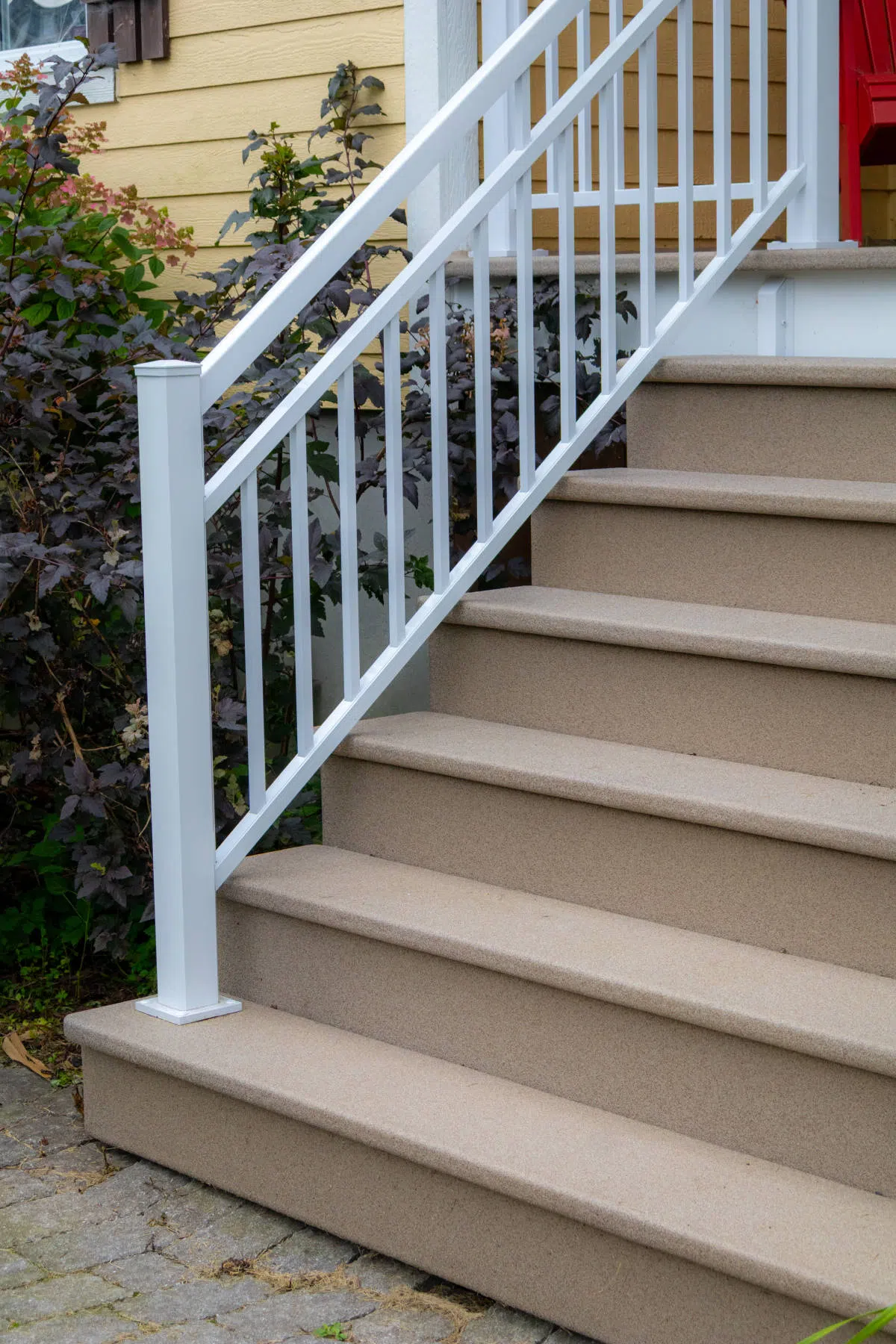 Aluminum stair railings Longueuil Boucherville St-Hubert Brossard Sainte-Julie Beloeil