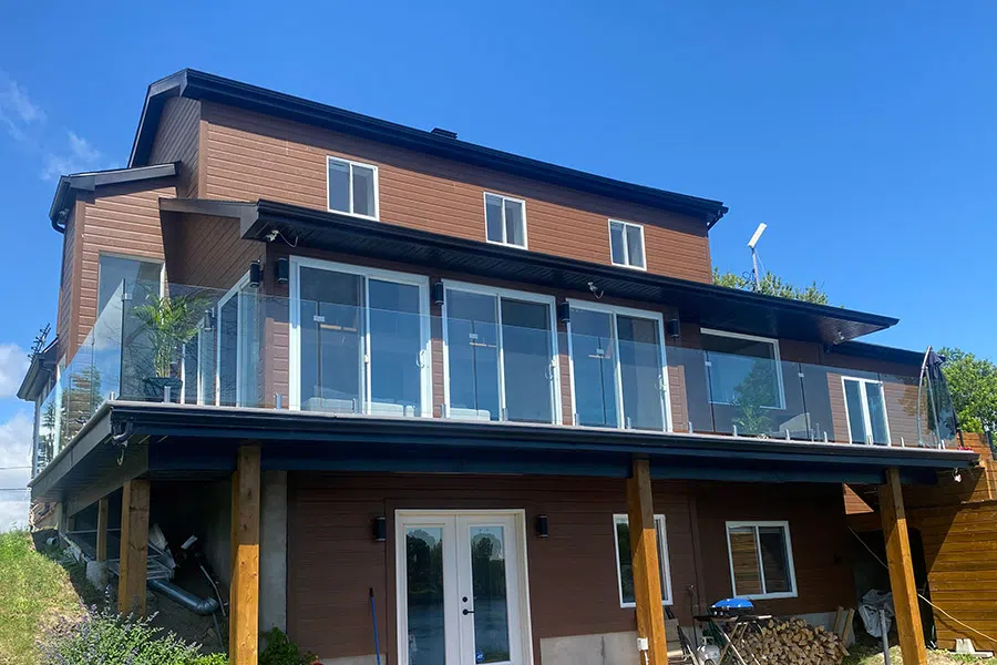 Balcon et rampes installés à Saint-Jean-sur-Richelieu